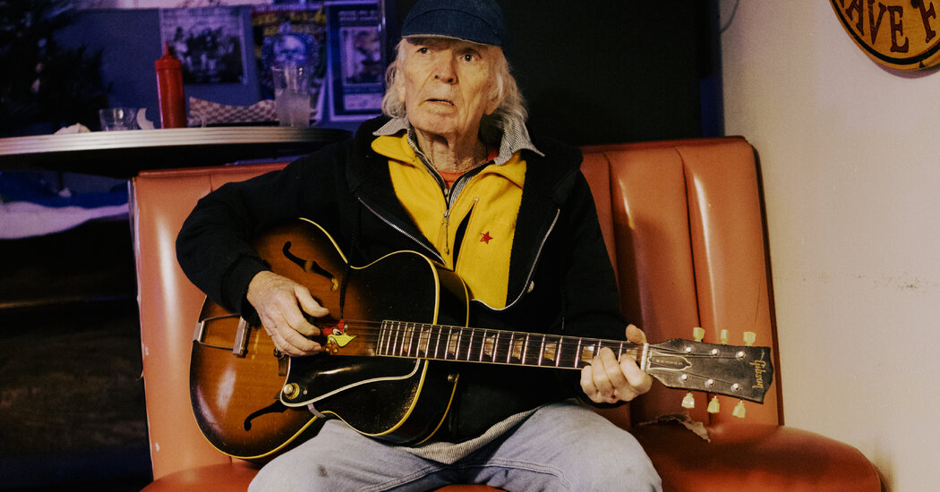 Michael Hurley, a Singer Both Eccentric and Inspirational, Dies at 83