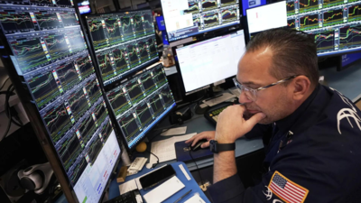 US stocks jump & slip as risks linger