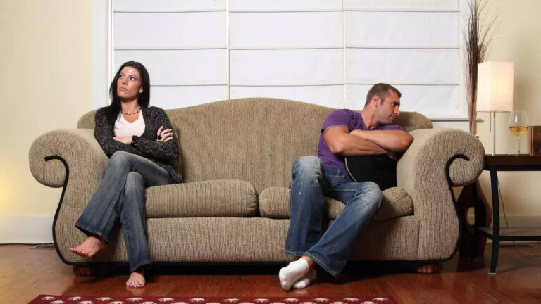 7 reasons why people give the silent treatment– And how to deal with it