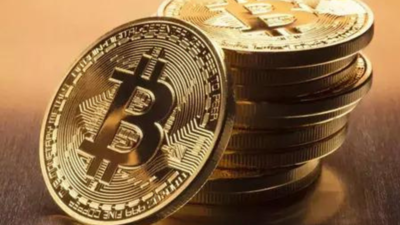 Bitcoin rebounds from US Tariff slump amid weakening dollar