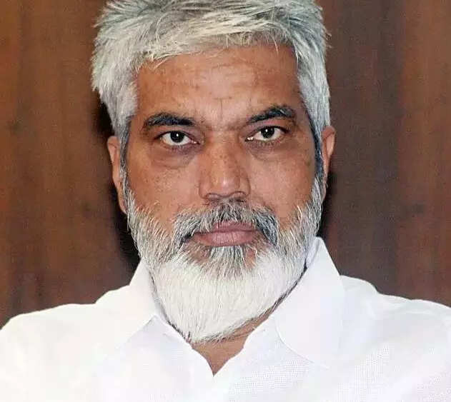 School education minister Dada Bhuse announces dress code for primary teachers in Maharashtra, ‘cautious’ educators welcome move, ET Education