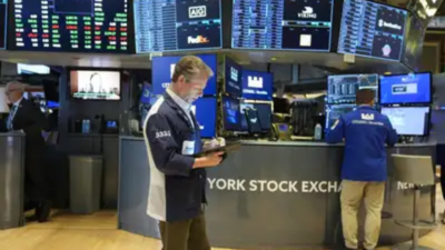 Wall Street rallies on strong corporate earnings despite lingering trade war jitters