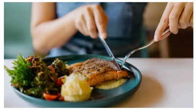 What time should you eat dinner? (for optimal benefits and a good night’s rest)