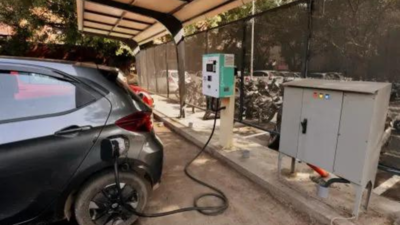 Govt eyes battery-swap hubs to ease long journeys for EVs | India News
