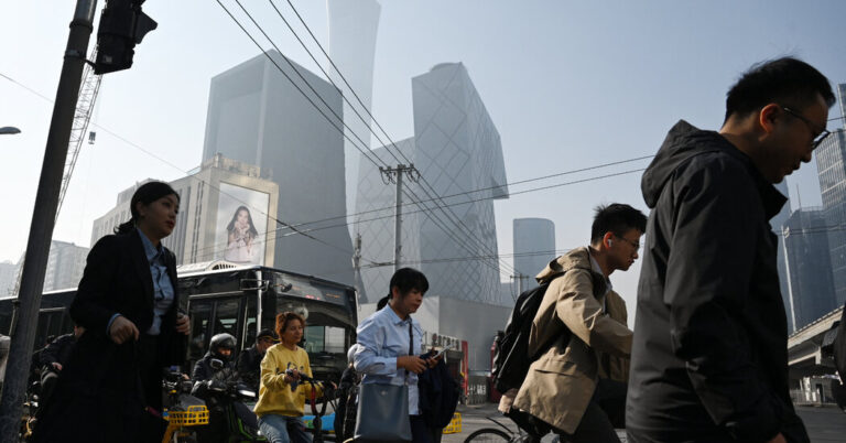 In Trade War Clash With Trump, China Refuses to Take the Bait