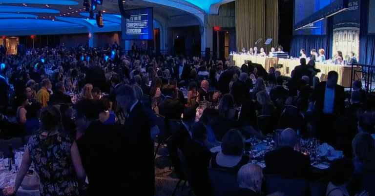 Washington’s Besieged Journalists Raise a Glass, Darkly