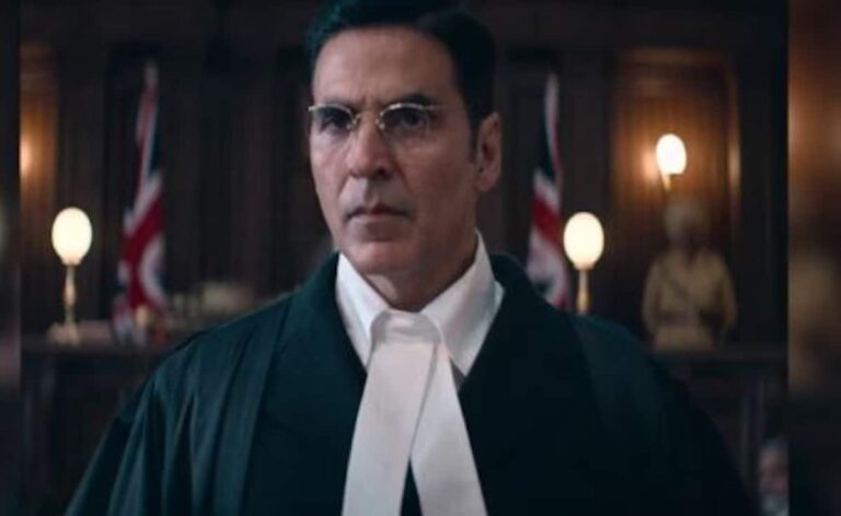 Why Akshay Kumar Requests Not To Use Phones During Kesari 2 Special Screening