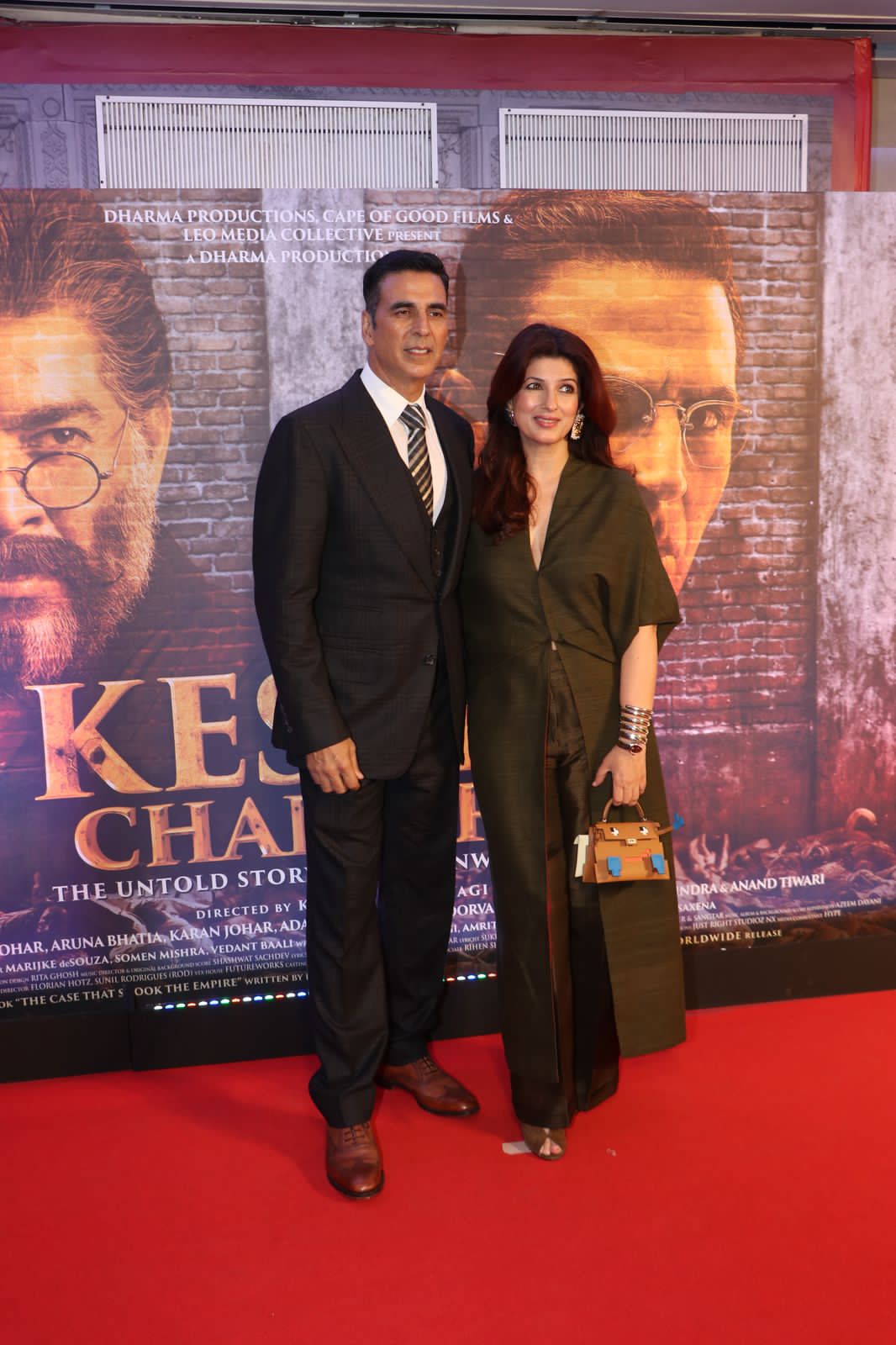 Akshay Kumar And Twinkle Khanna Walk Hand-In-Hand