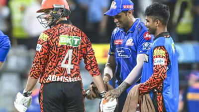MI vs SRH: Suryakumar Yadav checks Abhishek Sharma’s pocket for a note | Cricket News