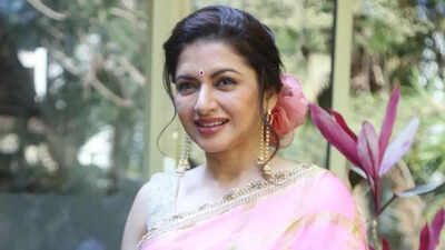 When Bhagyashree called Switzerland a “Mini-Kashmir” | Hindi Movie News