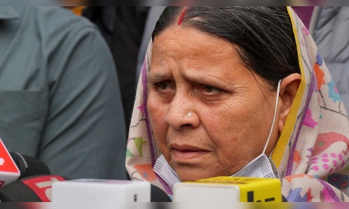 Ex-Bihar CM Rabri Devi stages protest demanding free power, cheaper gas, social security for women
