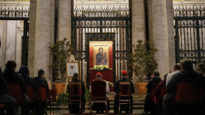 Mourners furious as people take ‘ghoulish’ selfies with Pope’s body