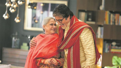 When Jaya Bachchan gave a befitting reply to a fan asking if Amitabh Bachchan had DIVORCED her | Hindi Movie News