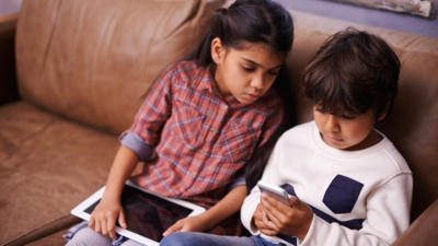 Delay giving a smartphone to your child, and the reasons are stronger than your indulgence |