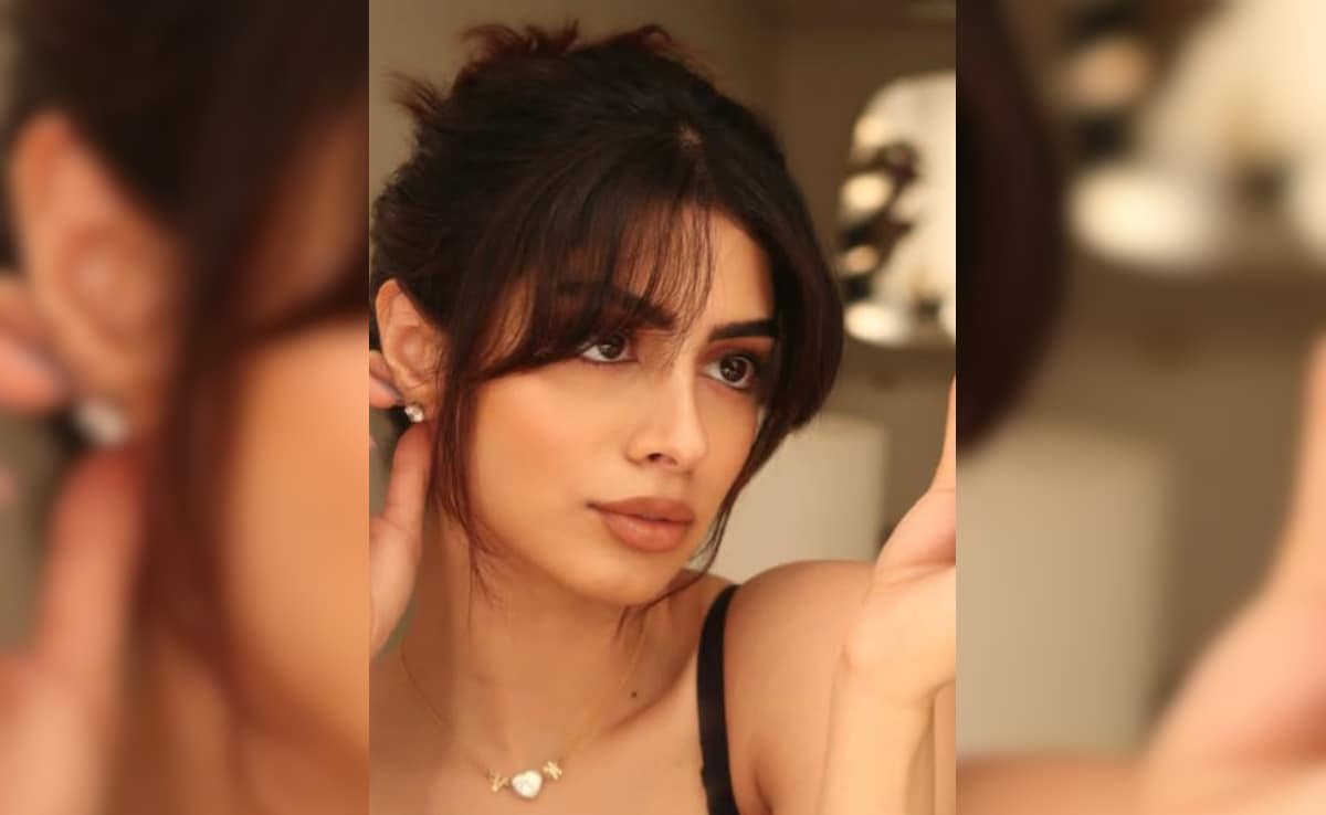 Khushi Kapoor Makes Her Relationship With Vedang Raina Instagram Official. Courtesy, A Customized Pendant