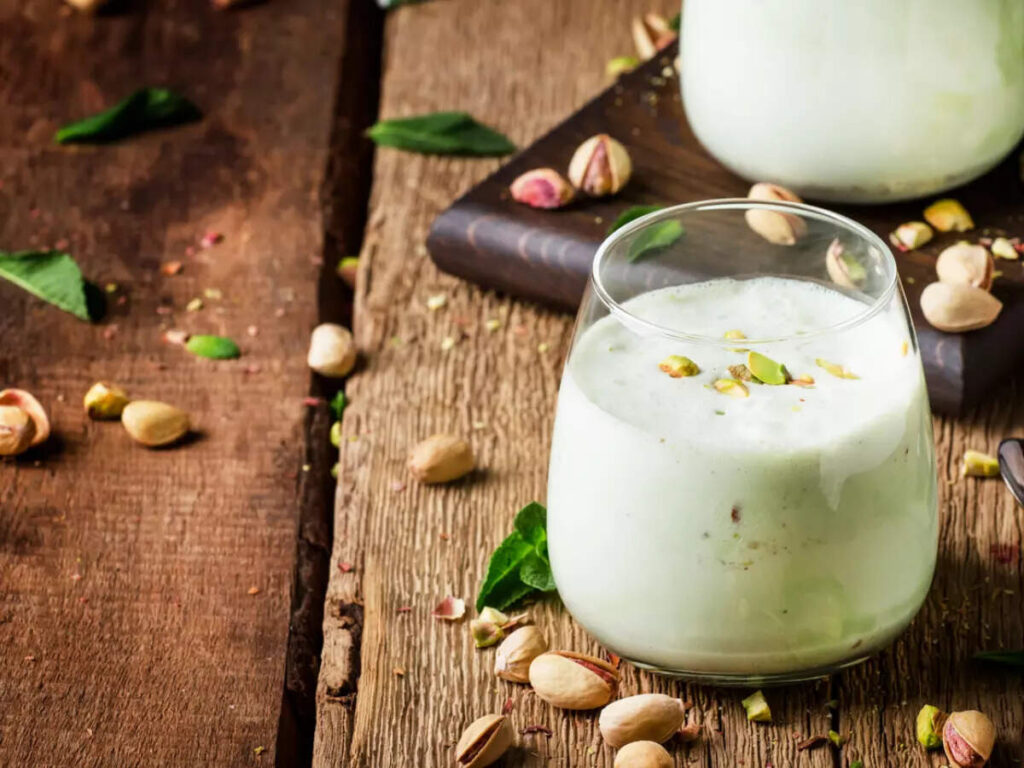 Why one should have 5-7 pistachios with milk at night