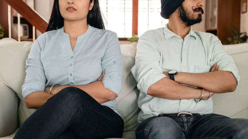 5 subtle signs a marriage is on the brink of a breakup