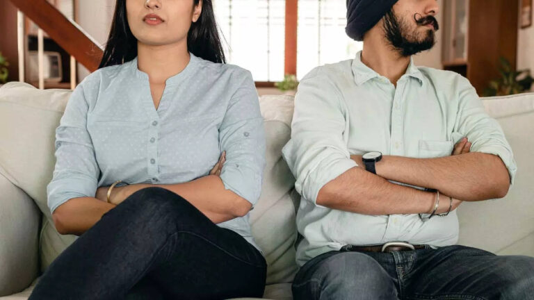 5 subtle signs a marriage is on the brink of a breakup