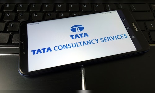 TCS Q1 Results: Constant currency revenue drops 3.3%; deal wins at .4 billion