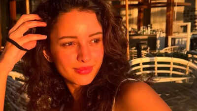 Triptii Dimri and Sam Merchant spark rumors of a beach holiday together: See the stunning snaps | Hindi Movie News