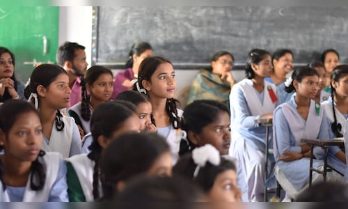 Maharashtra makes Hindi a compulsory third language for classes 1 to 5