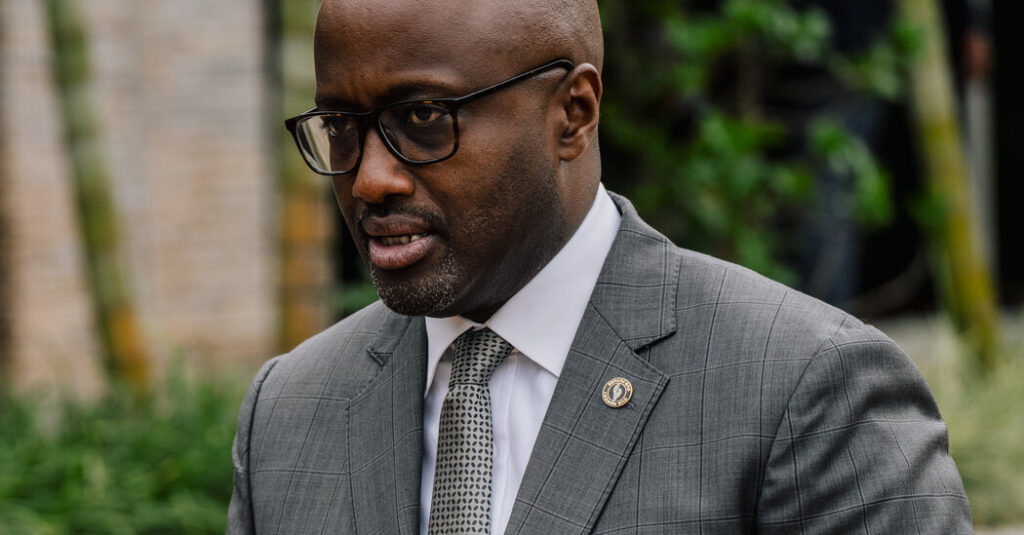 Rwanda in Early Talks With U.S. to Take Expelled Migrants