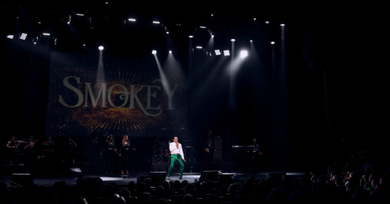 After Allegations, Smokey Robinson Show Goes On as Planned