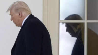 Trump asks Supreme Court to end Biden-era humanitarian parole, threatening legal status of 500,000 migrants