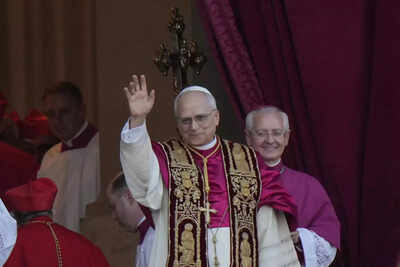 Catholic Chicagoans celebrate as native son Pope Leo XIV becomes first American pope | World News