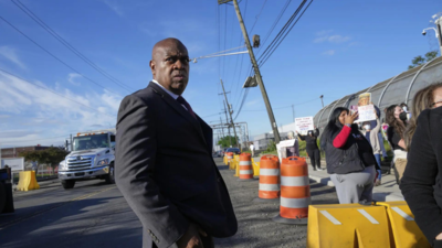 Newark mayor denies trespassing at immigration detention center following arrest