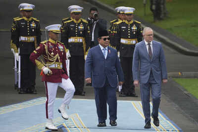 Australian leader visits Indonesia seeking deeper economic and defense ties | World News