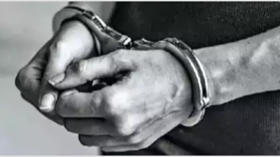 2 nabbed for taking bribe from sweeper in Gurgaon | Gurgaon News