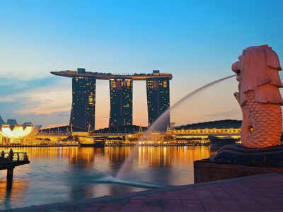 Singapore economy beats Q1 forecasts, warns of trade war risks | World News