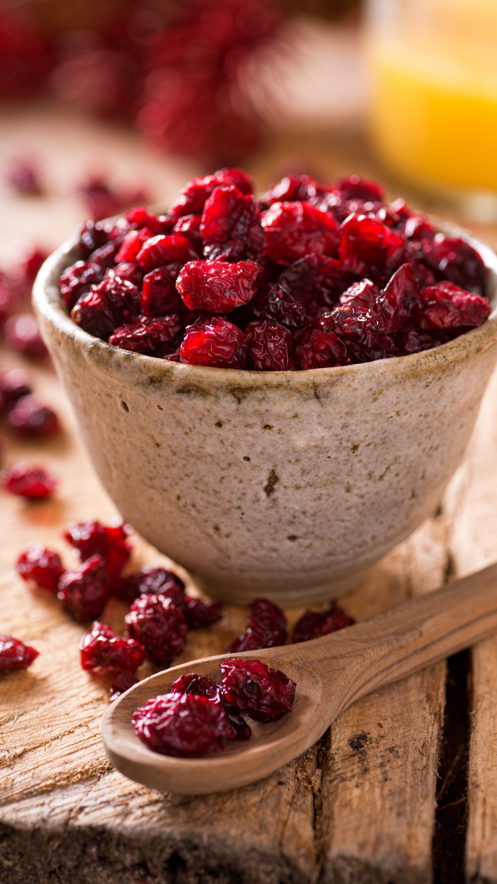 10 reasons to consume a handful of cranberries for breakfast