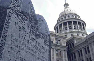 Texas lawmakers push to bring ten commandments back to public schools