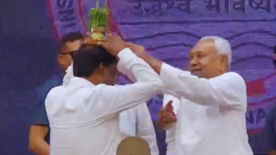 ‘Plant on the head’: Nitish Kumar’s quirky gesture at Patna event sparks laughter, stir | India News