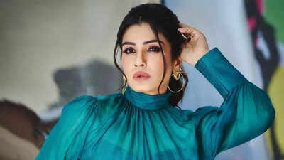 When Raveena Tandon’s accidental kiss with costar made her throw up | Hindi Movie News