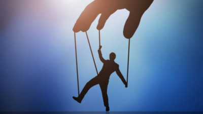 5 subtle manipulation tactics people use against you — And how to outsmart them