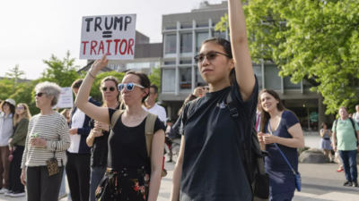 ‘Trump = traitor’: Harvard protesters slam US President’s education war