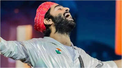 Arijit Singh makes history: First Indian artist to headline UK stadium with London show | Hindi Movie News