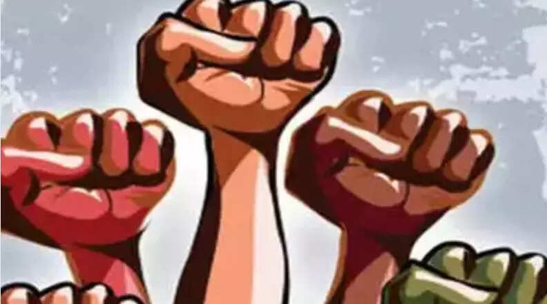 Students protest at DU law faculty over admit card denial; varsity later allows ‘provisional entry’, ET Education