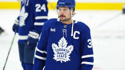 “Players making millions should be embarrassed”: Auston Matthews looked heartbroken as Leafs’ fans booed the team sparking a major debate | NHL News