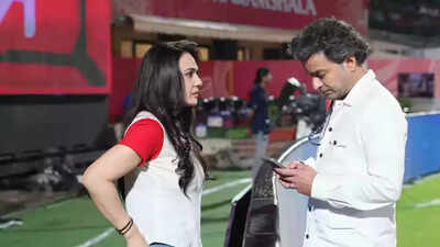 Evacuate now! IPL Chairman Arun Dhumal rushes onto field during PBKS vs DC match in Dharamsala | Cricket News