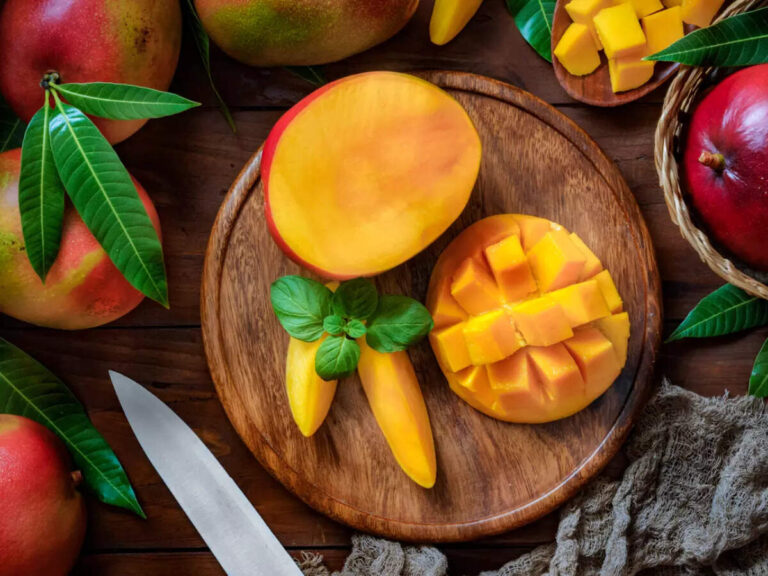 What happens to your body when you eat mangoes in summer