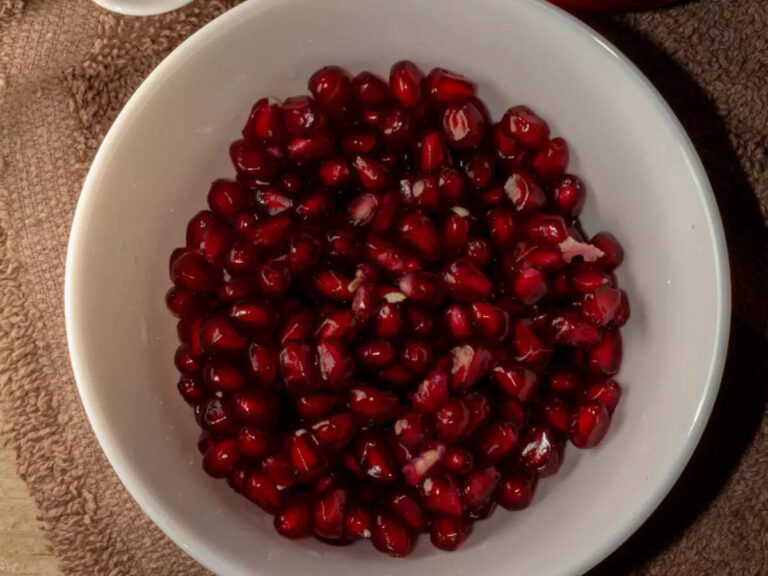 9 reasons to have a bowl of Anar or Pomegranate for breakfast
