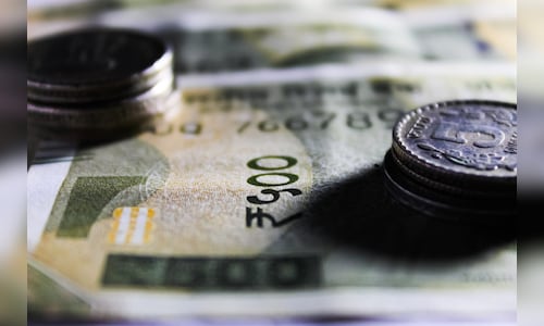 Rupee declines 19 paise to 85.29 against US dollar in early trade