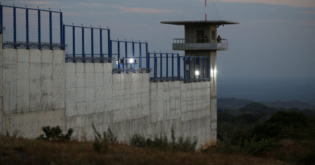 Appeals Court Pauses Ruling Ordering Due Process for Deported Venezuelans