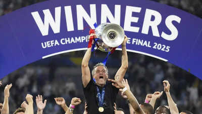 PSG fans unfurl banner honouring Luis Enrique’s daughter who passed away from cancer | Football News