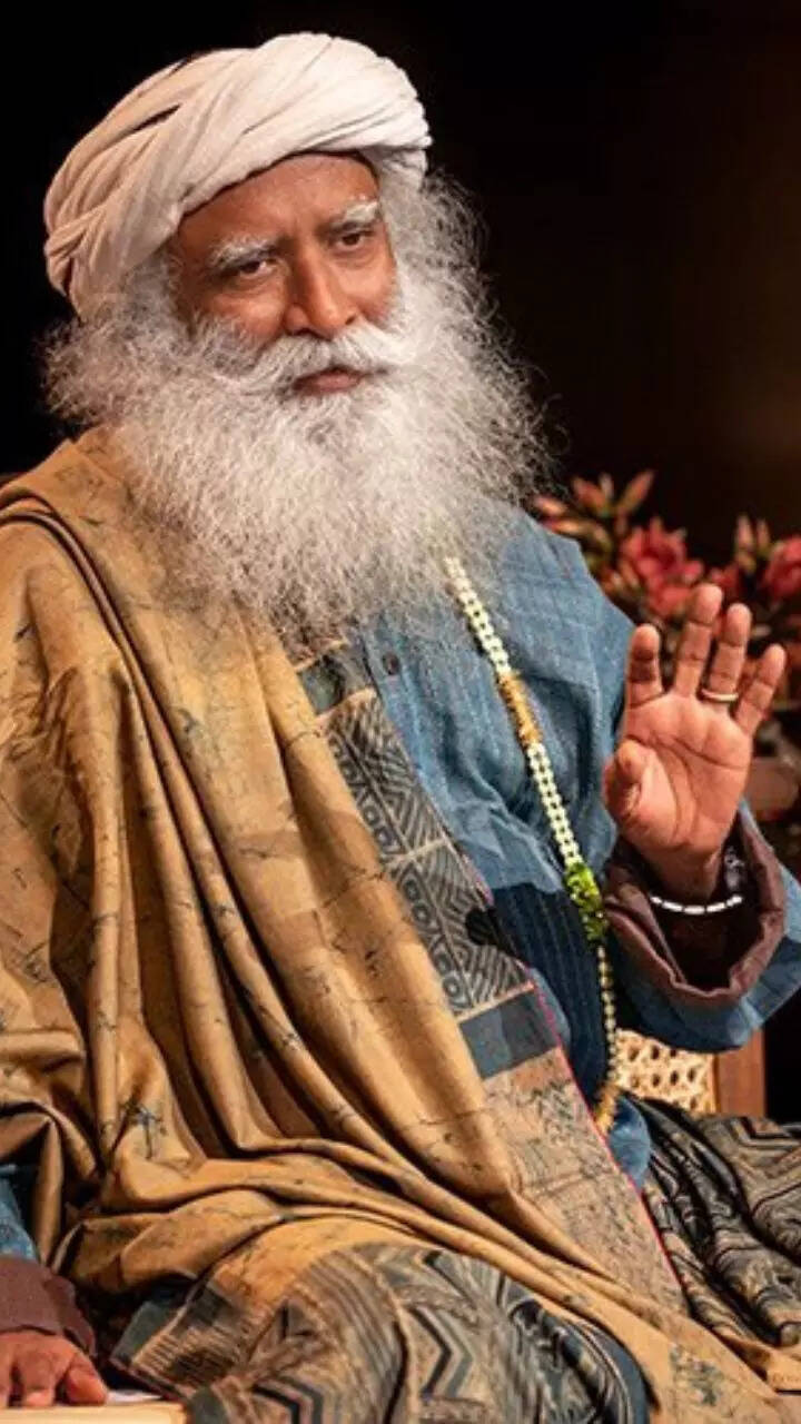 10 inspiring quotes by Sadhguru on love and life