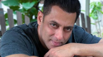 Salman Khan wows fans with new clean-shaven look as he wishes ‘Eid Mubarak’ | Hindi Movie News